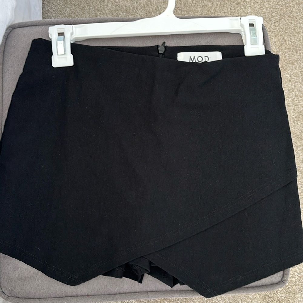 Black skort/shorts zip on back durable black stretchy criss cross front fabric
